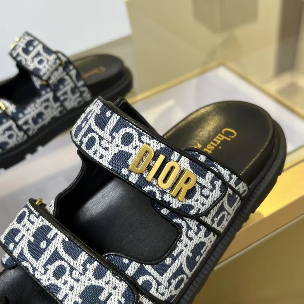 👟👟Ex-factory price 480👟👟 Dior classic popular sandals Step into the fashion territory of Dior slippers and encounter the ultimate fusion of elegance and comfort. The upper is engraved with the Christian Dior Paris logo using exquisite embroidery technology. The delicate stitching tells the brand's profound heritage and is fully recognizable.   Made of high-quality materials, it feels soft and fits your feet, as if it is a gentle care tailor-made for your feet. The sole is carefully designed and engraved with Christian Dior's lucky star symbol. It is not only a beautiful embellishment, but also provides reliable grip, making every step steady and secure.   It has a simple design and is easy to put on and take off. Whether it is a lazy weekend or a pleasant vacation, it can be easily adapted. Whether paired with casual shorts, casual jeans, or an elegant dress, Dior slippers can instantly enhance the overall style and show a casual fashion attitude.   Dior slippers, in the name of fashion, inject luxurious charm into your life and accompany you with every step you take with confidence and elegance. Material: Fine genuine cowhide upper, outsole, TPR, non-slip and wear-resistant, code number: 35-41 (42 customized)